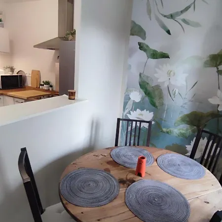 Les 2 Mansart Apartment